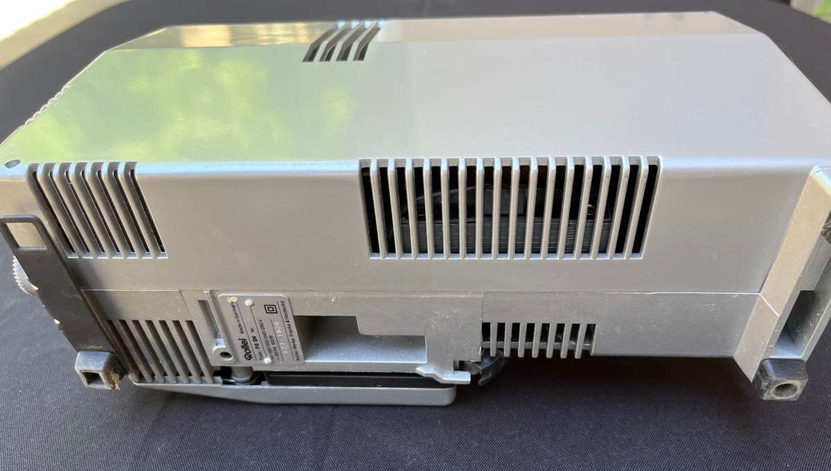 Rollei P8 SN Film projector. NOT TESTED, NO POWER CABLE.