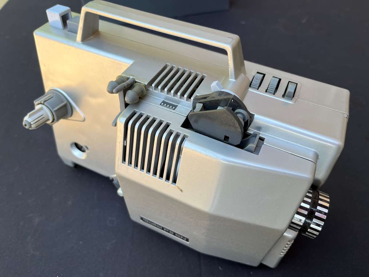 Rollei P8 SN Film projector. NOT TESTED, NO POWER CABLE.