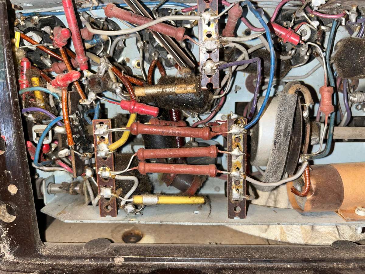 Antique PHILIPS valve radio. NOT TESTED