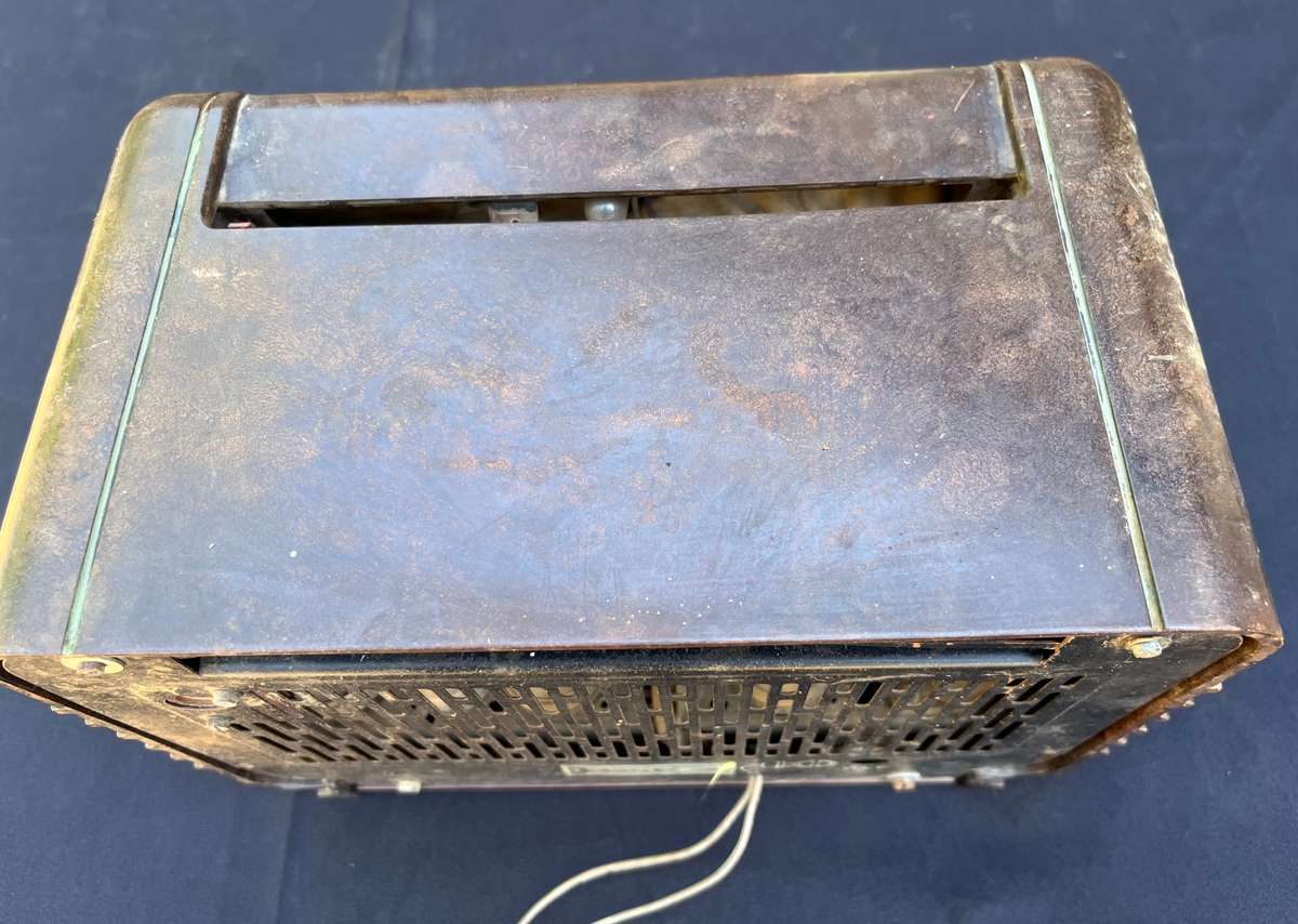 Antique PHILIPS valve radio. NOT TESTED