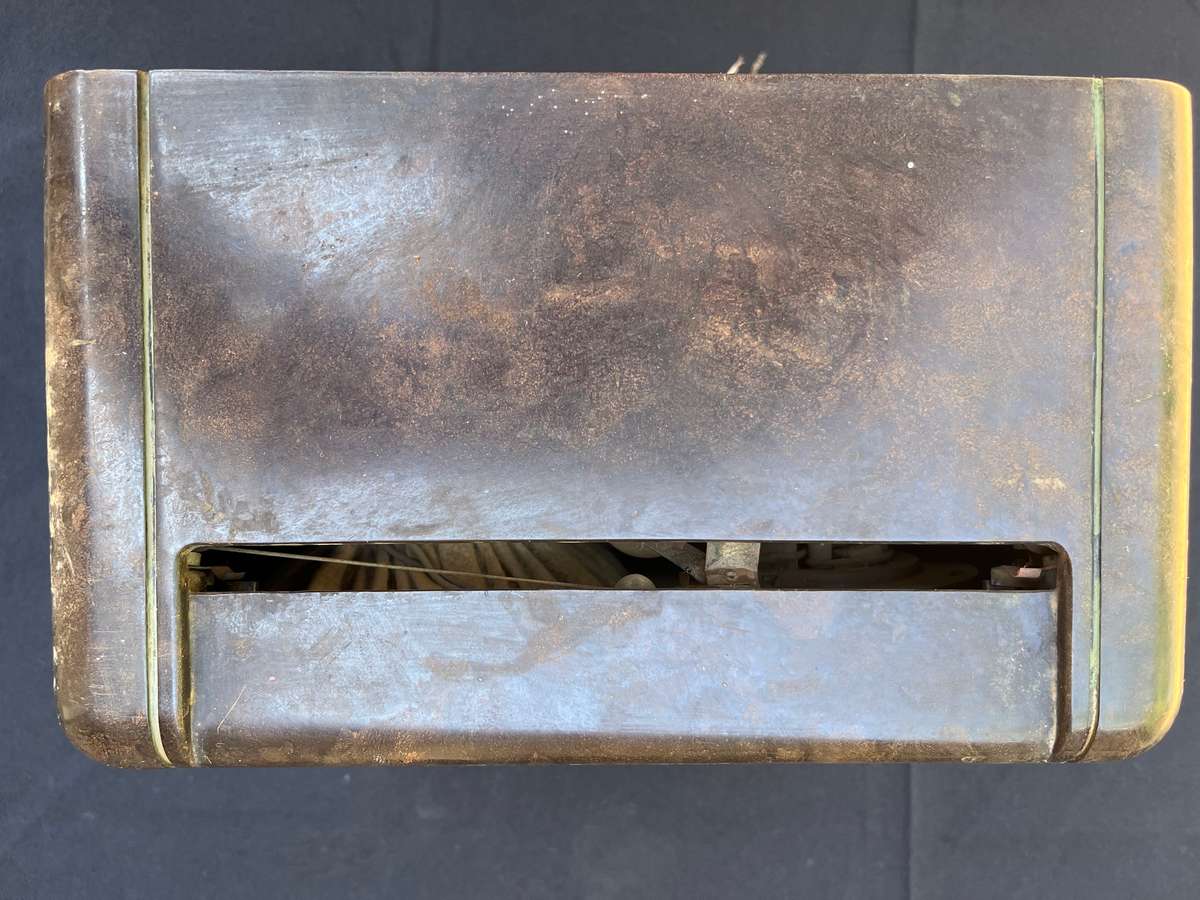 Antique PHILIPS valve radio. NOT TESTED