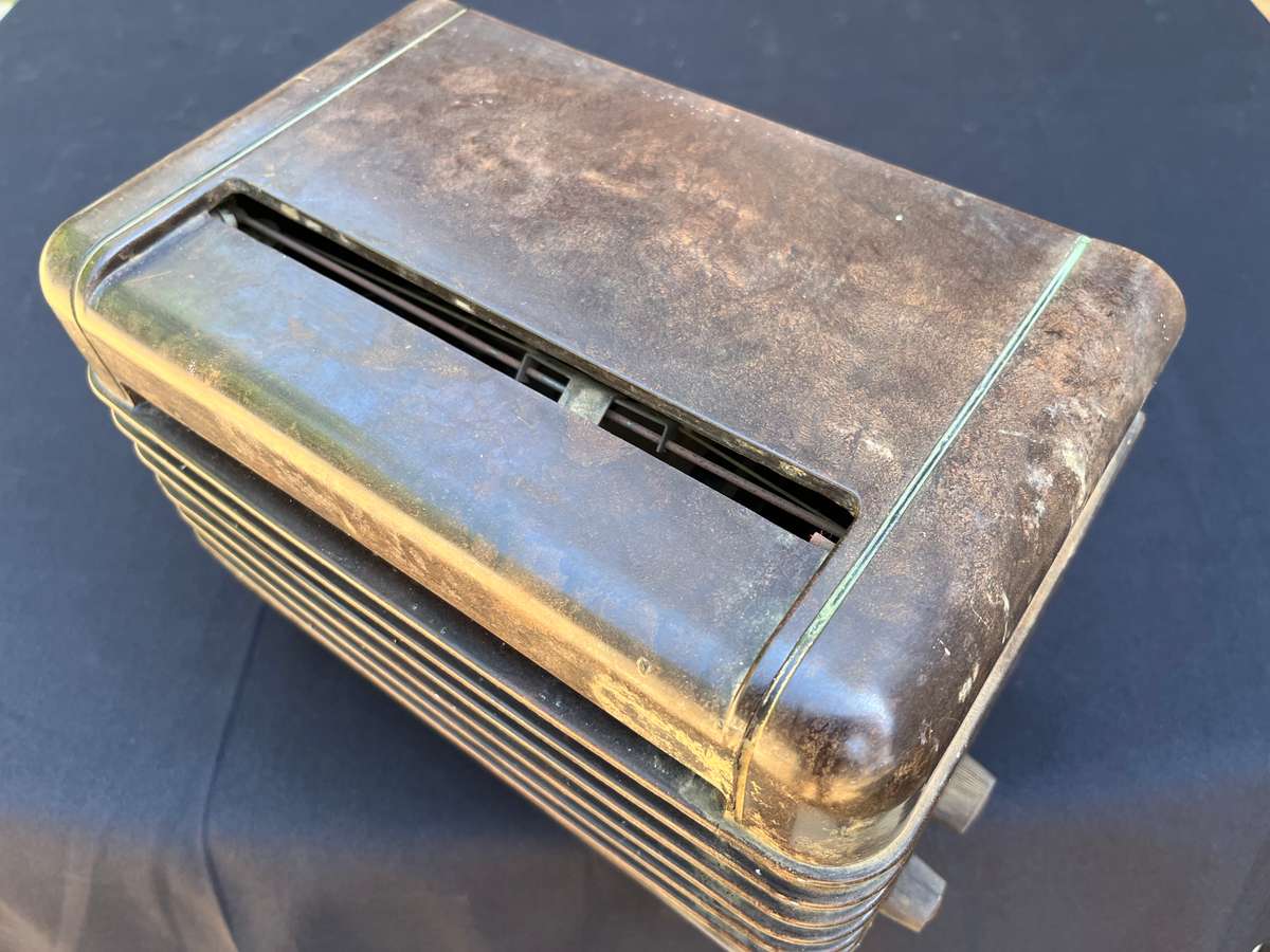 Antique PHILIPS valve radio. NOT TESTED