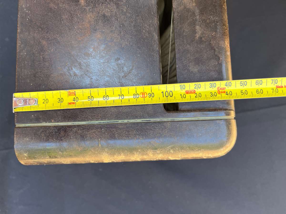 Antique PHILIPS valve radio. NOT TESTED