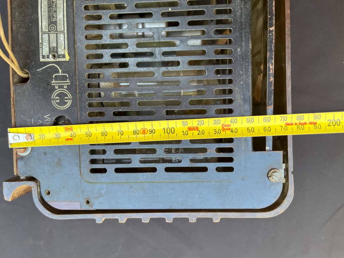 Antique PHILIPS valve radio. NOT TESTED