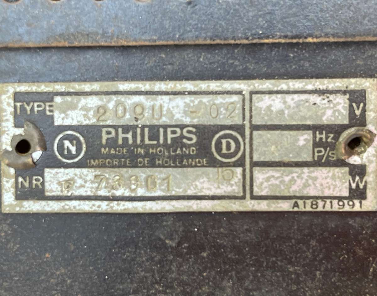 Antique PHILIPS valve radio. NOT TESTED