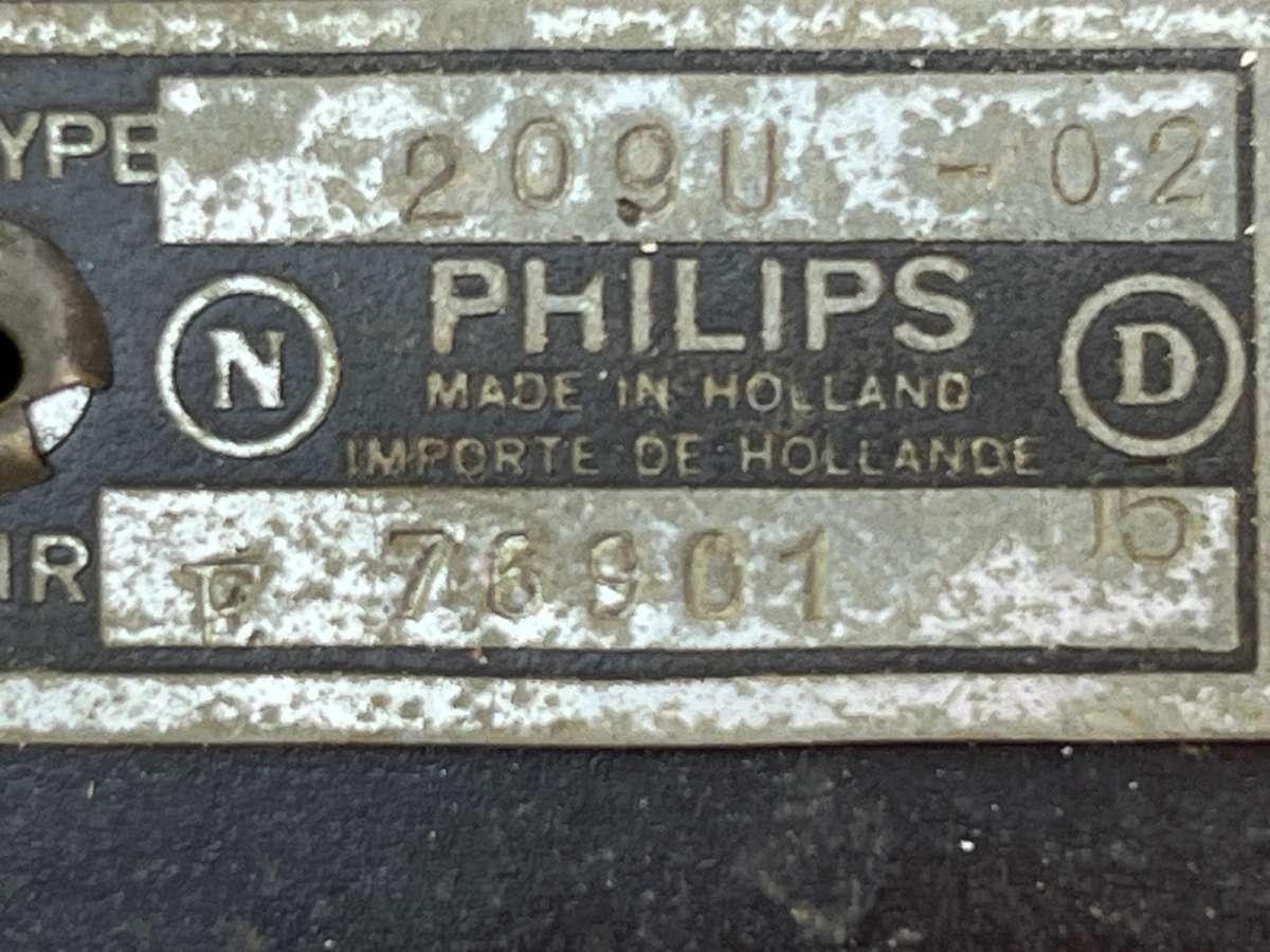 Antique PHILIPS valve radio. NOT TESTED