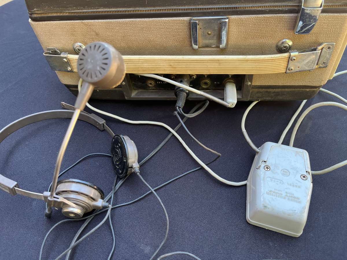 Vintage SONY TAPECORDER with headset. NOT TESTED. Weigh 11.5 kg.