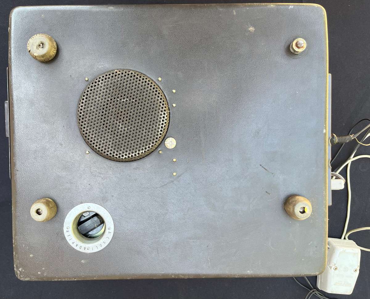 Vintage SONY TAPECORDER with headset. NOT TESTED. Weigh 11.5 kg.