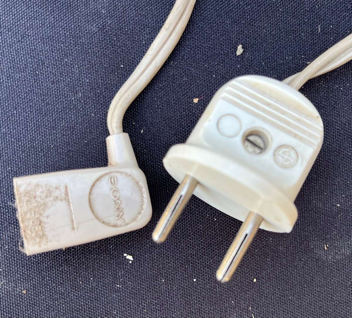 Vintage SONY TAPECORDER with headset. NOT TESTED. Weigh 11.5 kg.