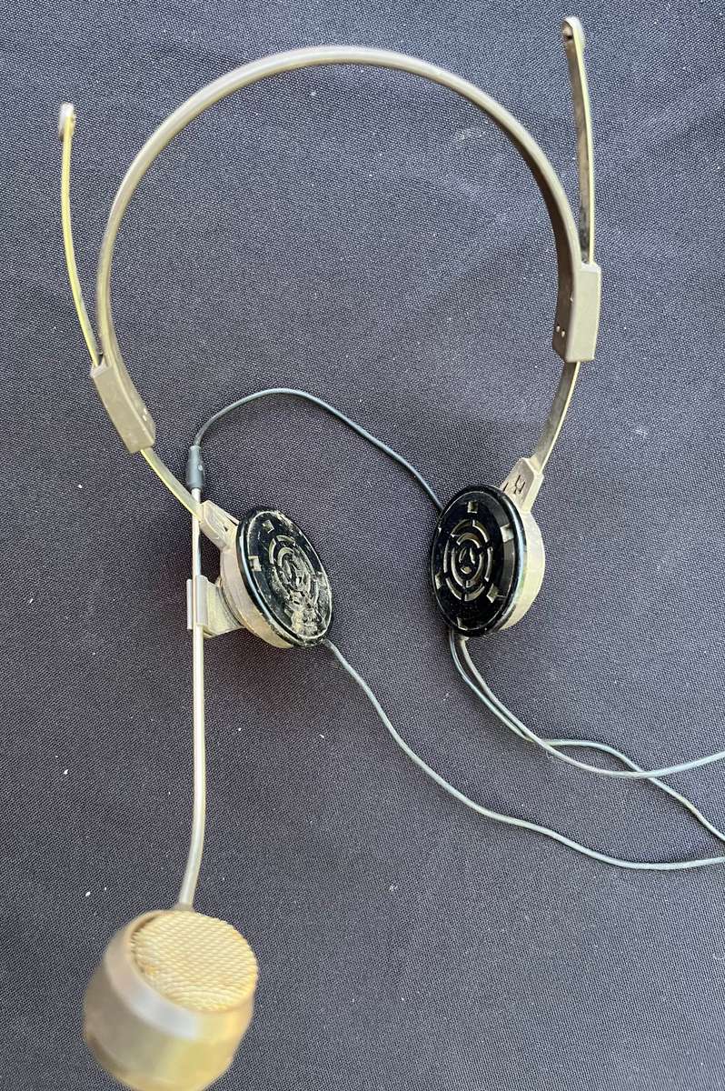 Vintage SONY TAPECORDER with headset. NOT TESTED. Weigh 11.5 kg.