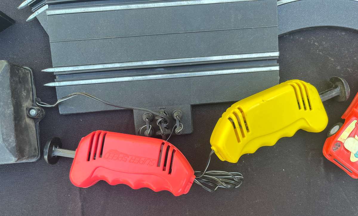 Slot cars and tracks