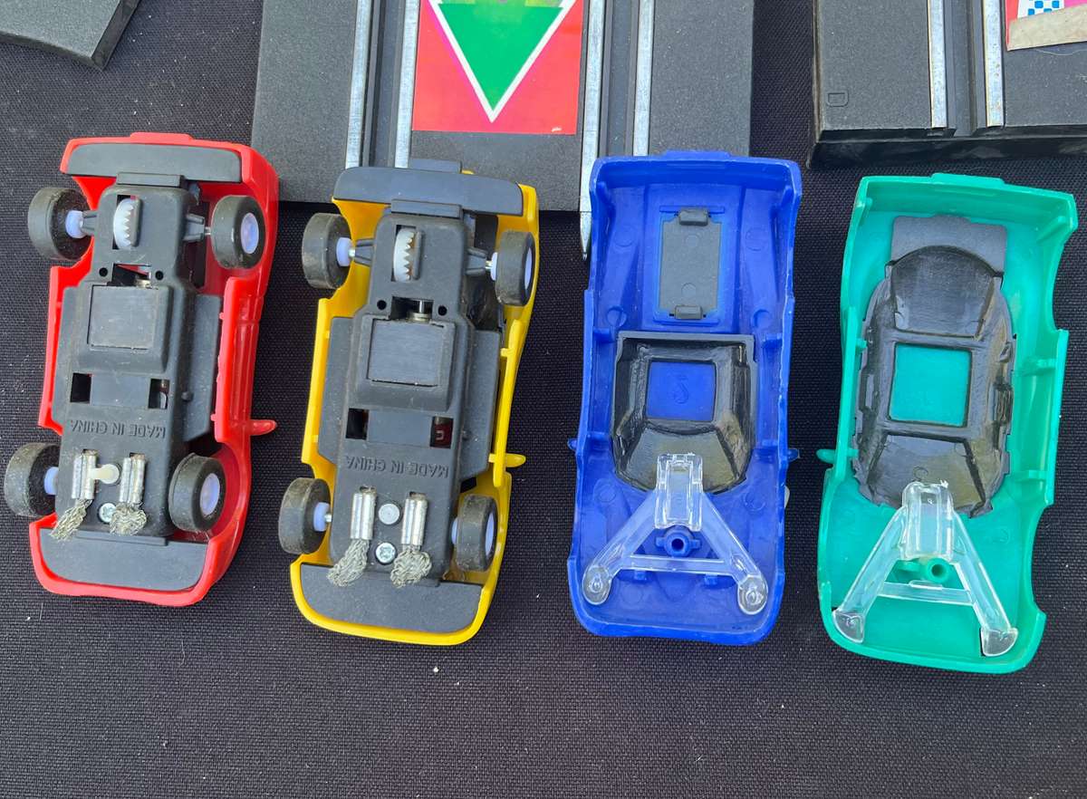 Slot cars and tracks