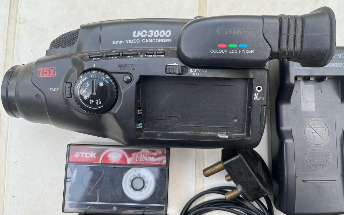 CANON UC3000 8mm video camera. NOT TESTED