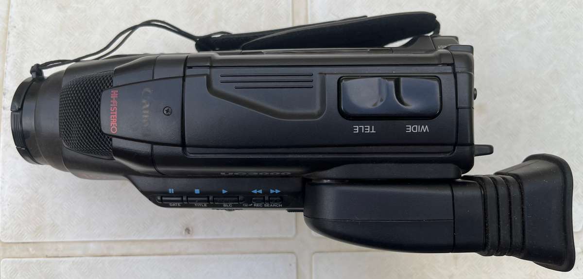 CANON UC3000 8mm video camera. NOT TESTED