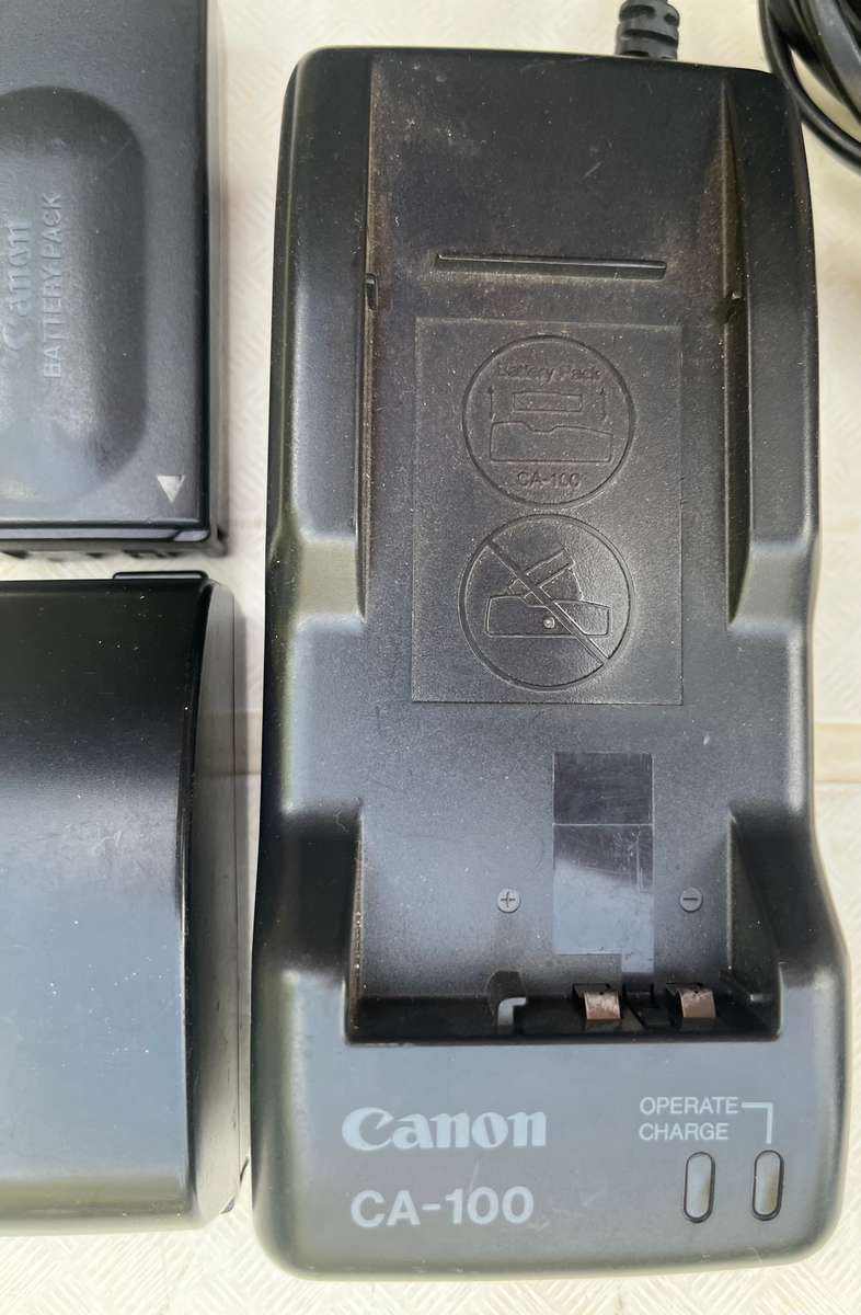 CANON UC3000 8mm video camera. NOT TESTED