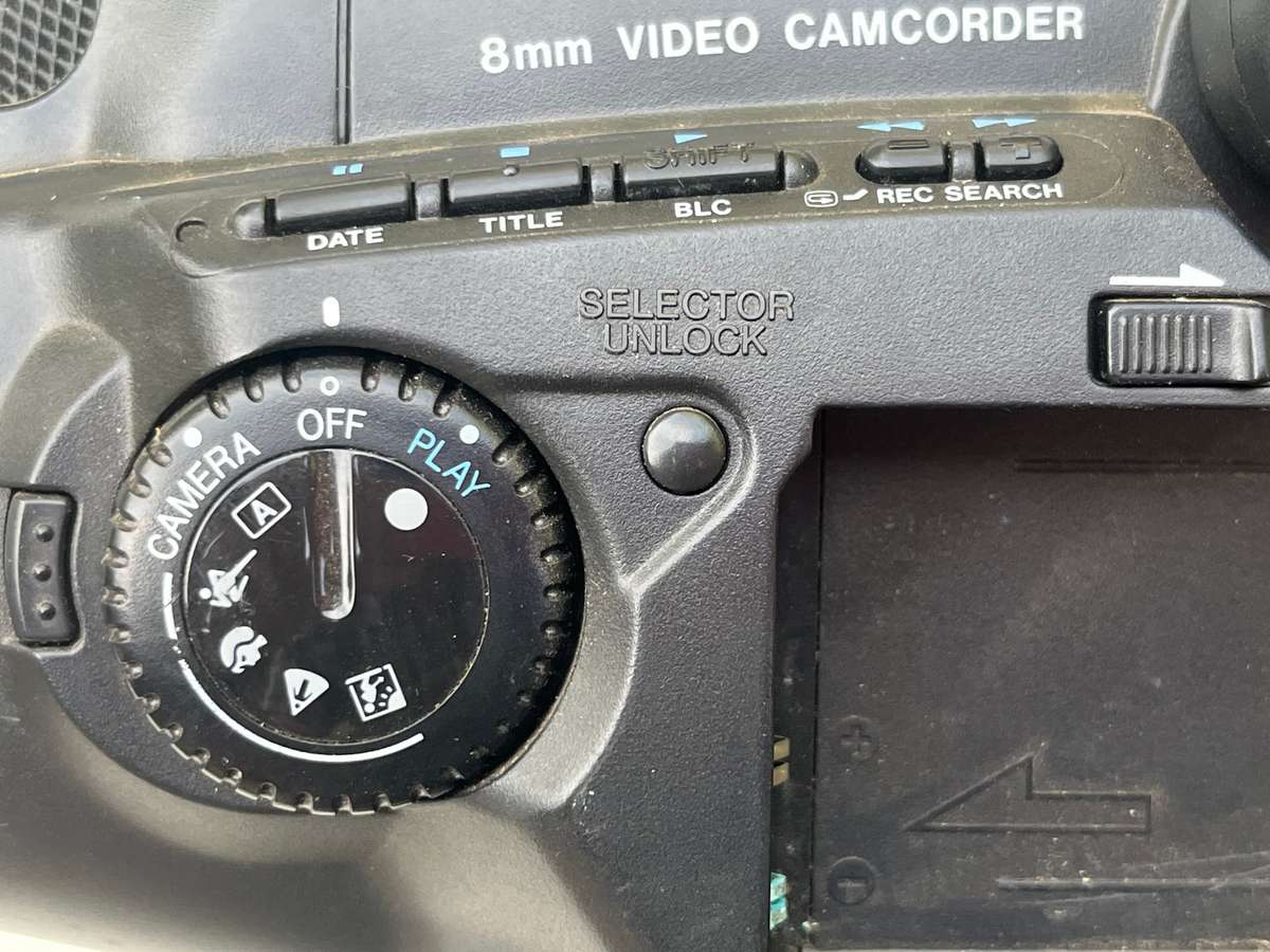 CANON UC3000 8mm video camera. NOT TESTED