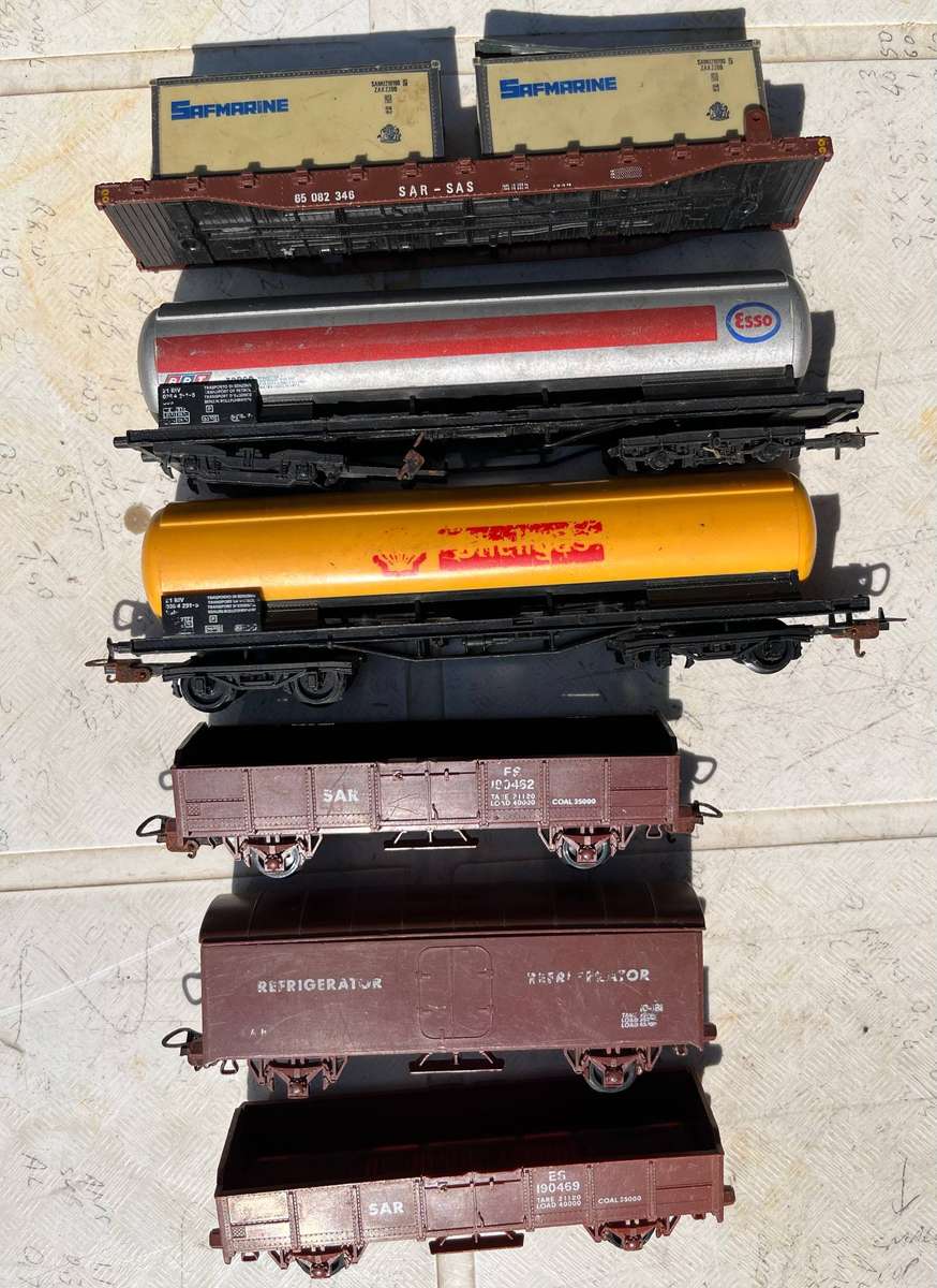 LIMA Model train trucks