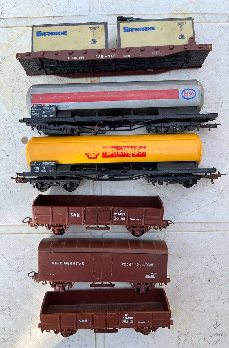 LIMA Model train trucks