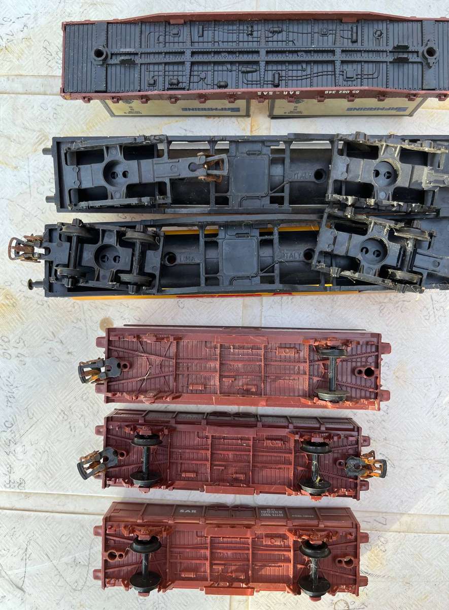 LIMA Model train trucks