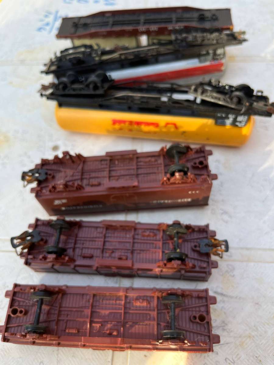 LIMA Model train trucks