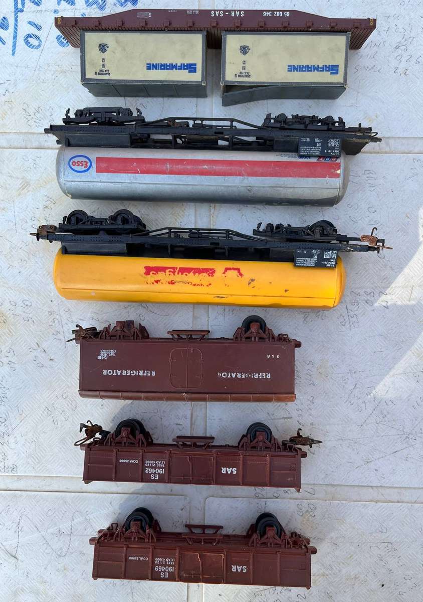LIMA Model train trucks