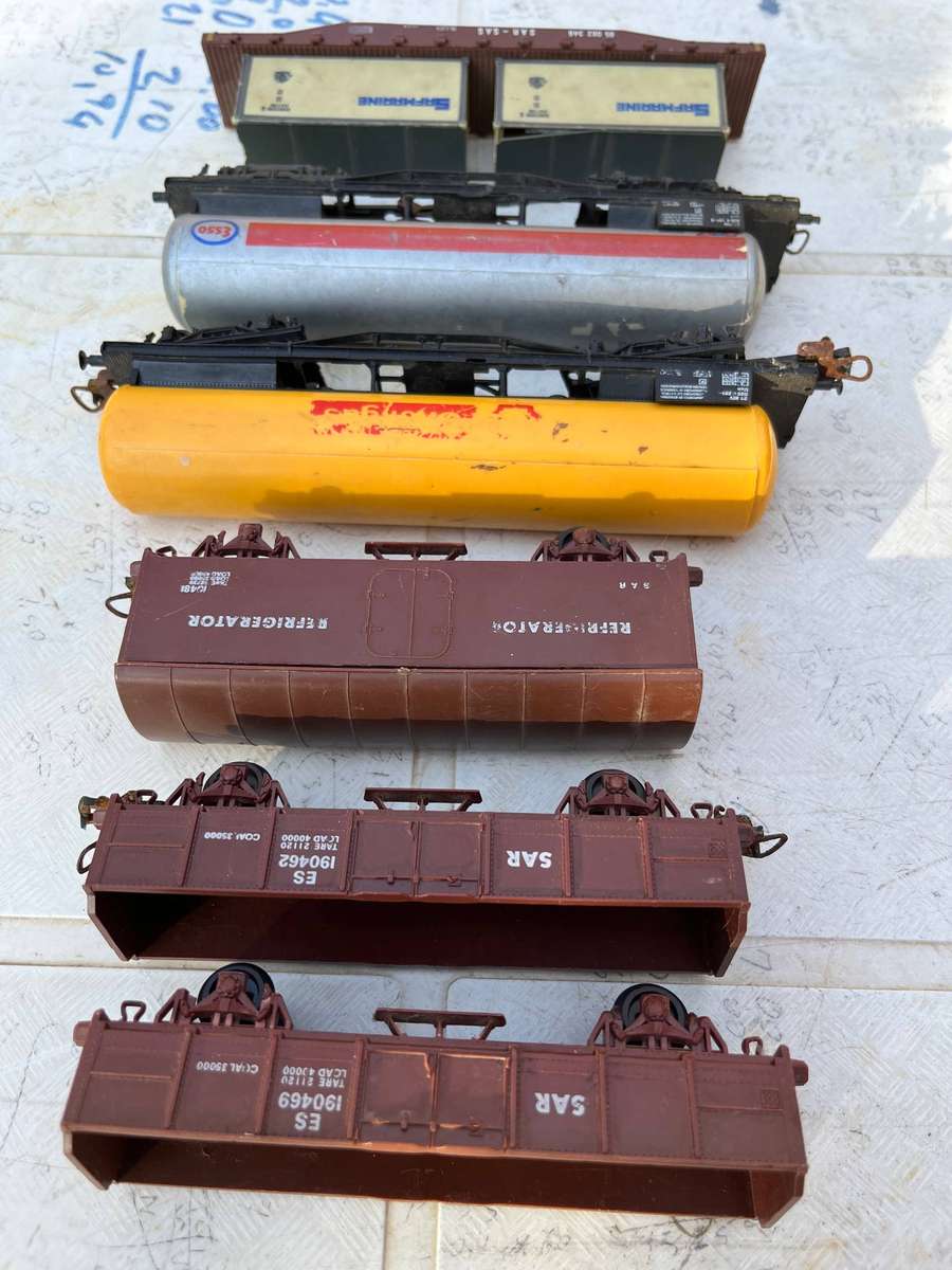 LIMA Model train trucks