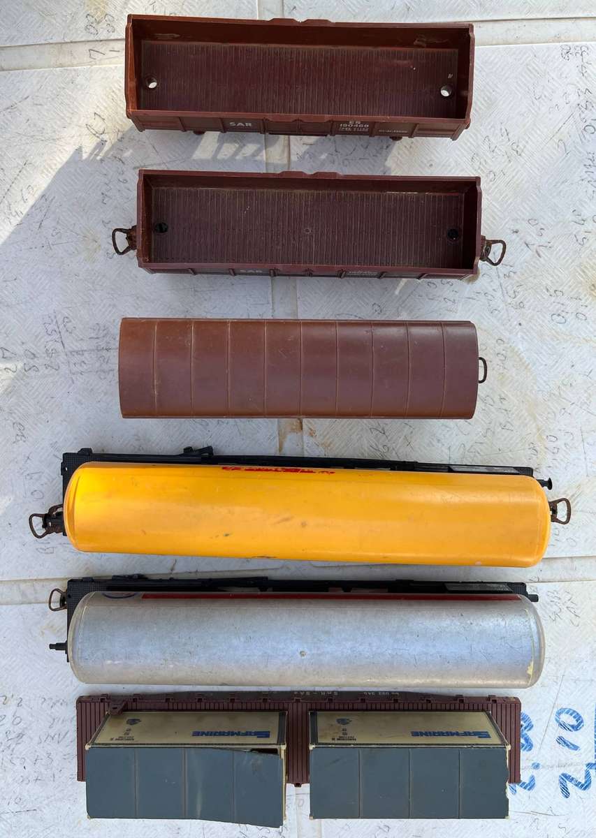 LIMA Model train trucks