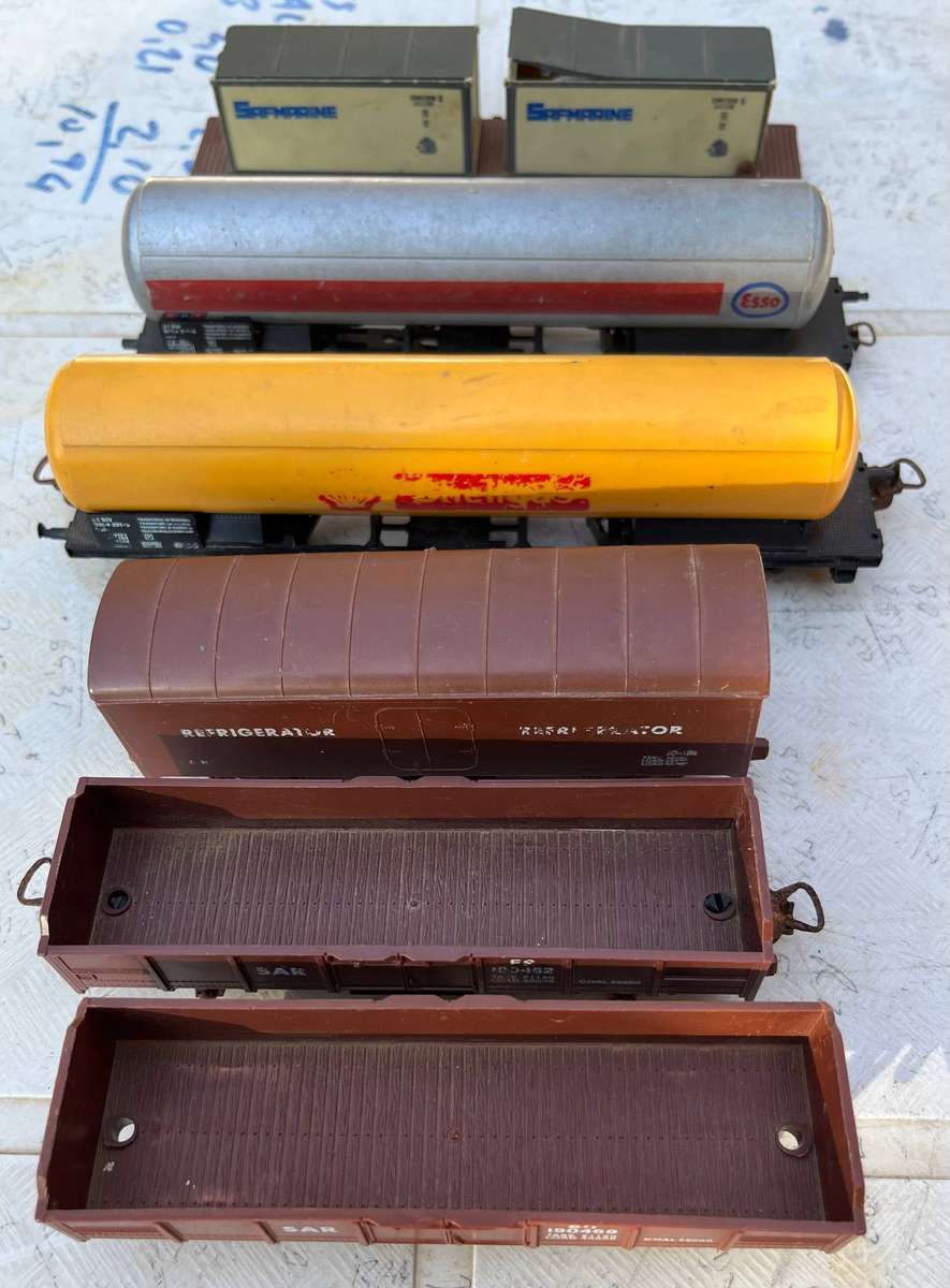 LIMA Model train trucks