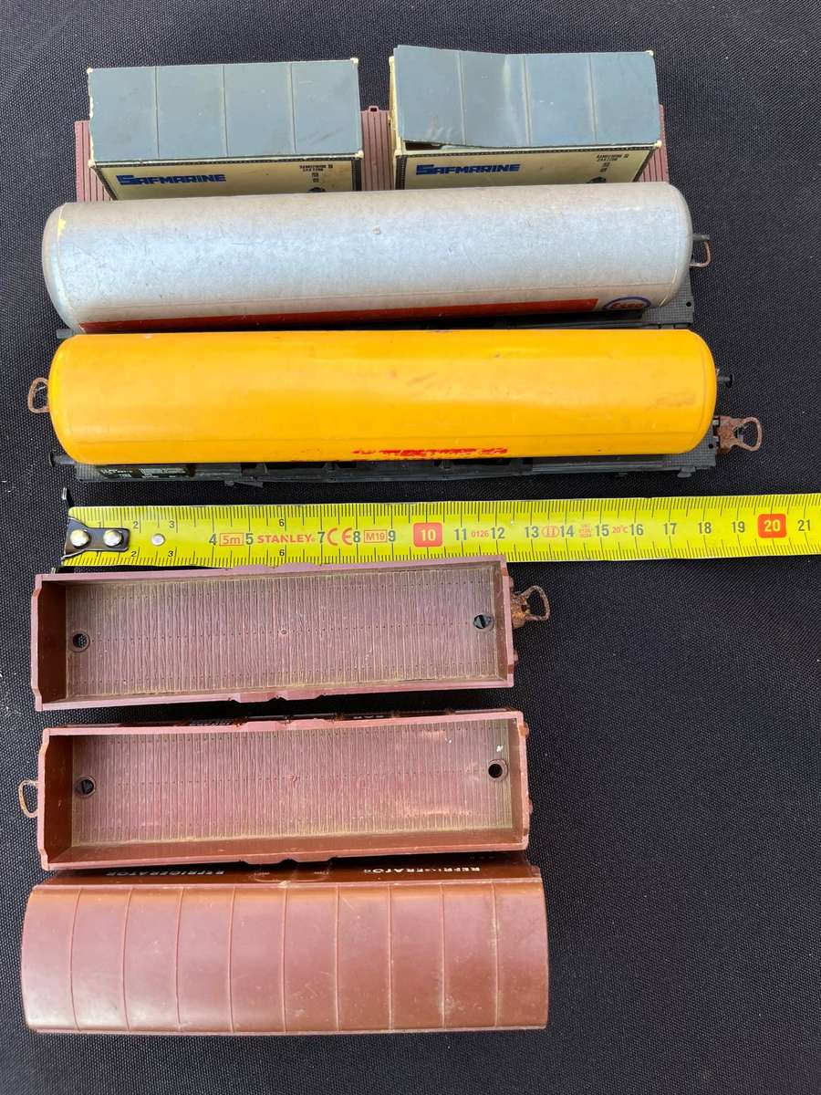 LIMA Model train trucks