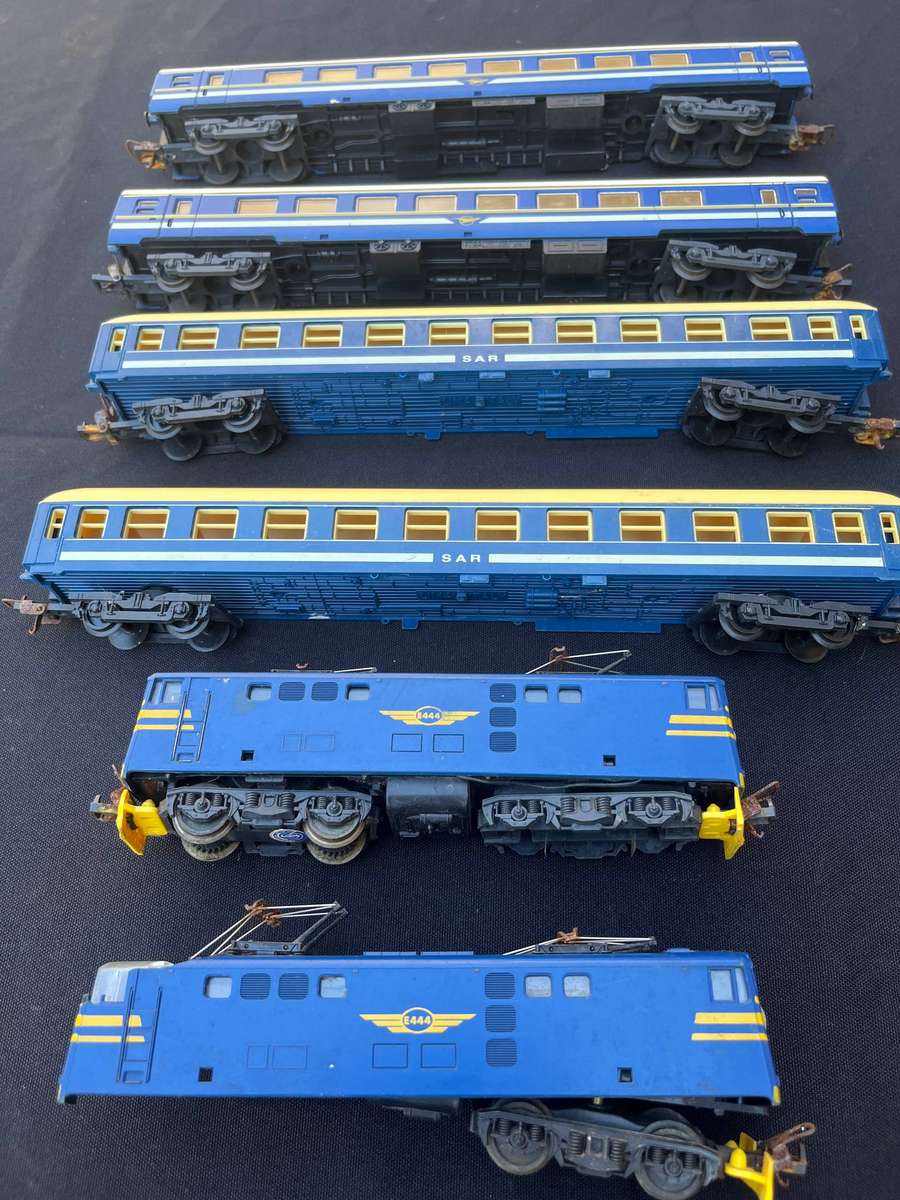 LIMA Rolling stock. Locos not working.