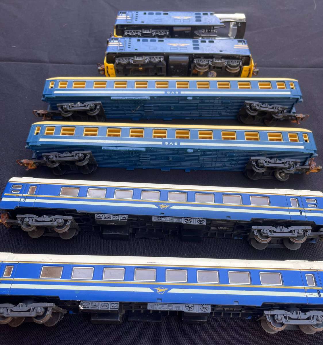 LIMA Rolling stock. Locos not working.