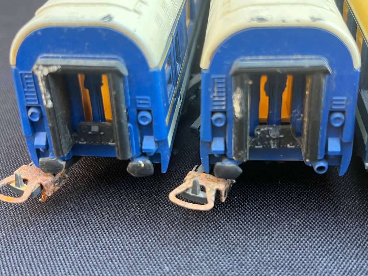 LIMA Rolling stock. Locos not working.