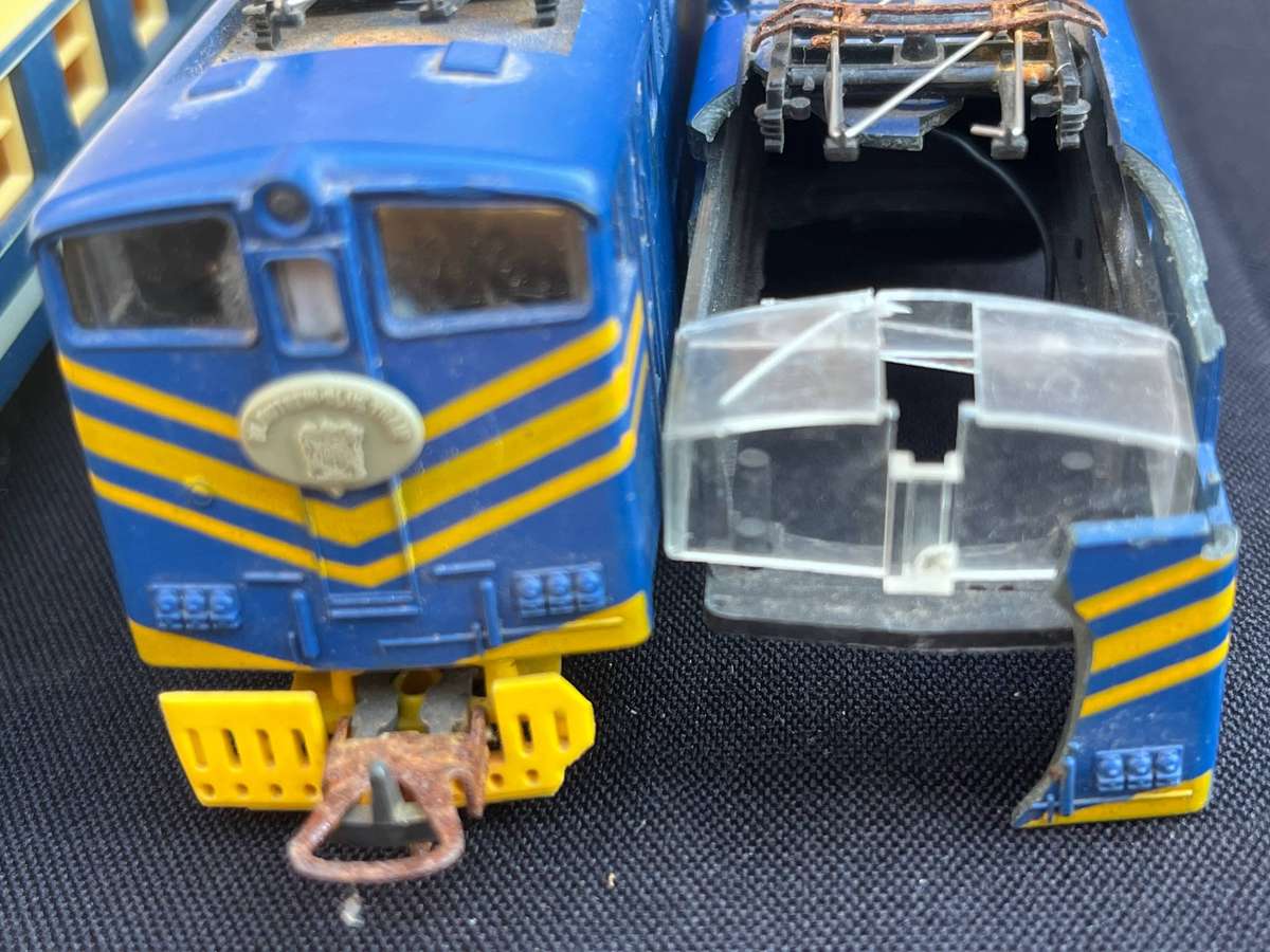 LIMA Rolling stock. Locos not working.