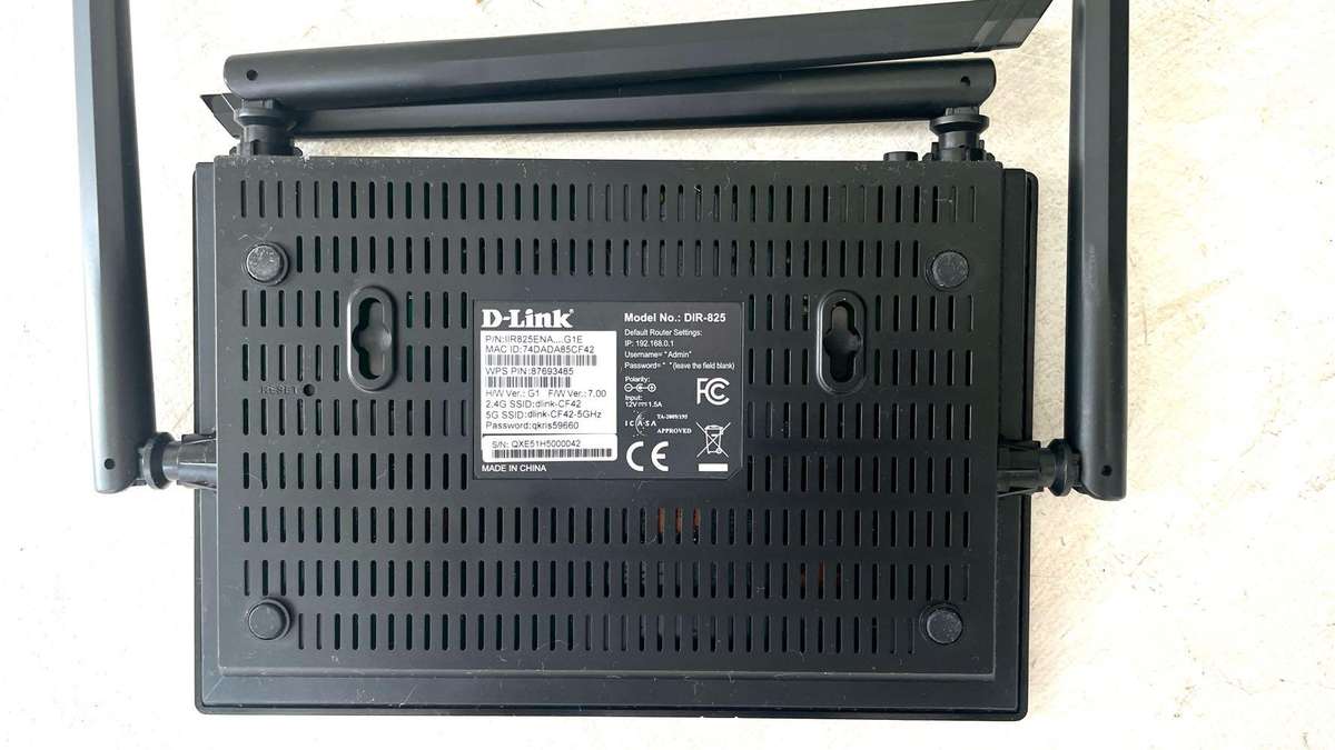 D-Link DIR-825 Wireless AC1200 WiFi Dual Band Gigabit Router ( NO POWER CABLE )