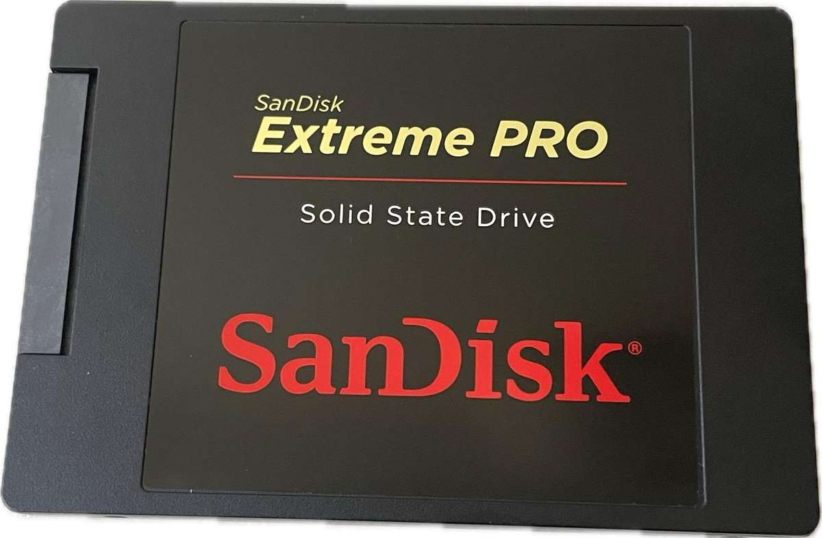 SanDisk Extreme PRO 960GB SATA 6.0GB/s 2.5-Inch 7mm Height Solid State Drive (SSD) (SDSSDXPS-960G).