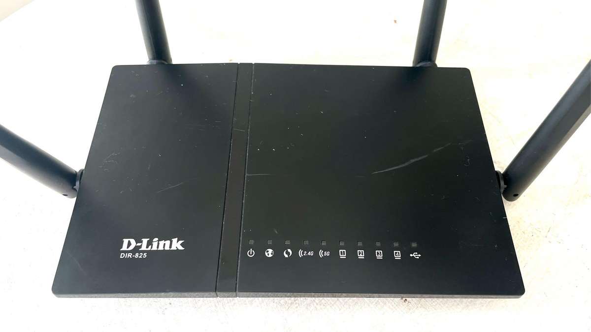D-Link DIR-825 Wireless AC1200 WiFi Dual Band Gigabit Router ( NO POWER CABLE )