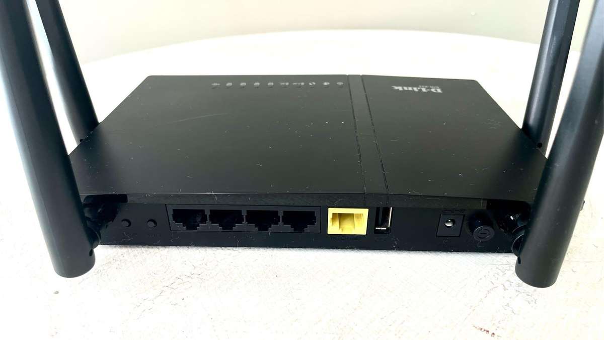 D-Link DIR-825 Wireless AC1200 WiFi Dual Band Gigabit Router ( NO POWER CABLE )