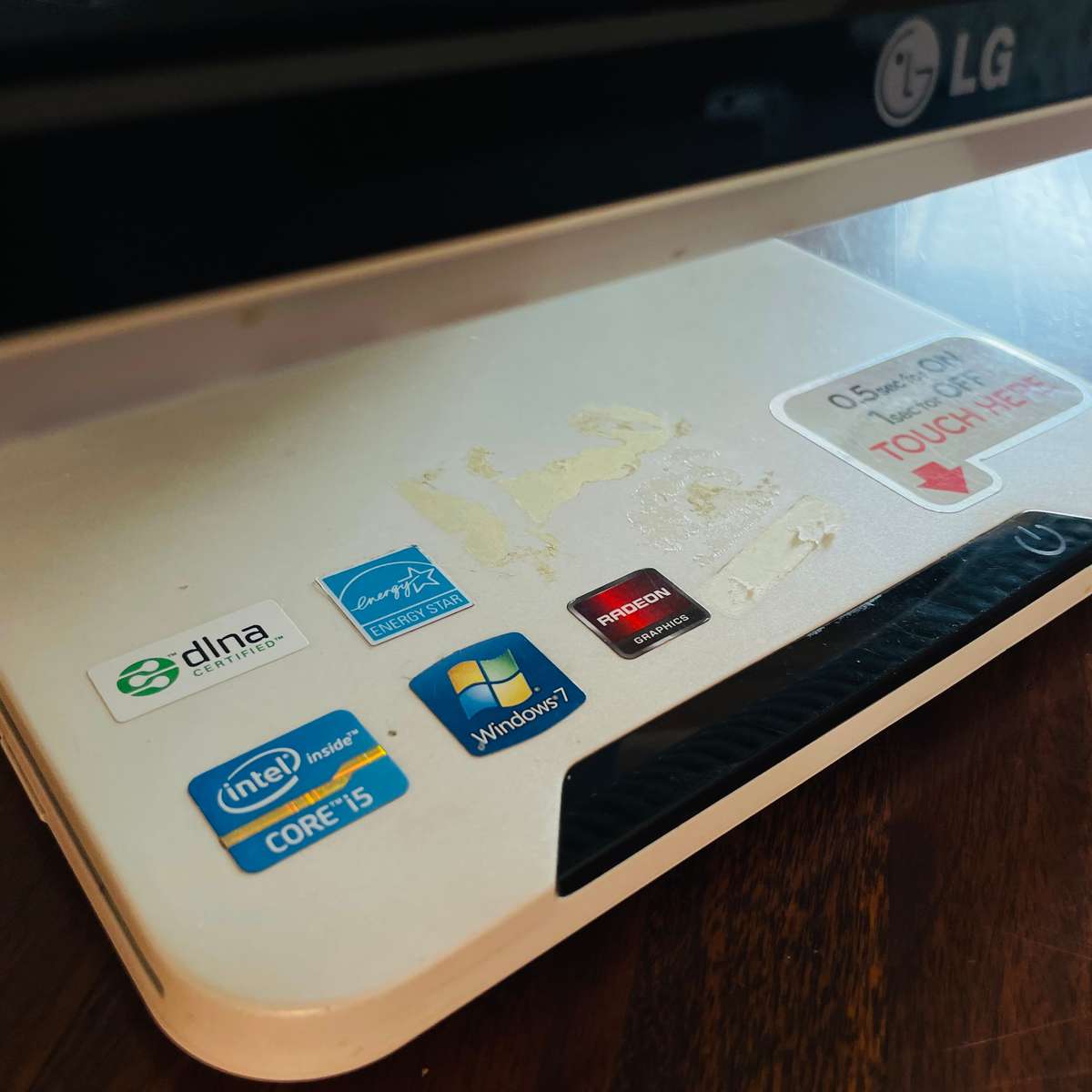 LG v30 i5 2.4 GHZ 4 Gig RAM , 500 Gig HDD, all in one 24 touchscreen PC_ (( Read Description))