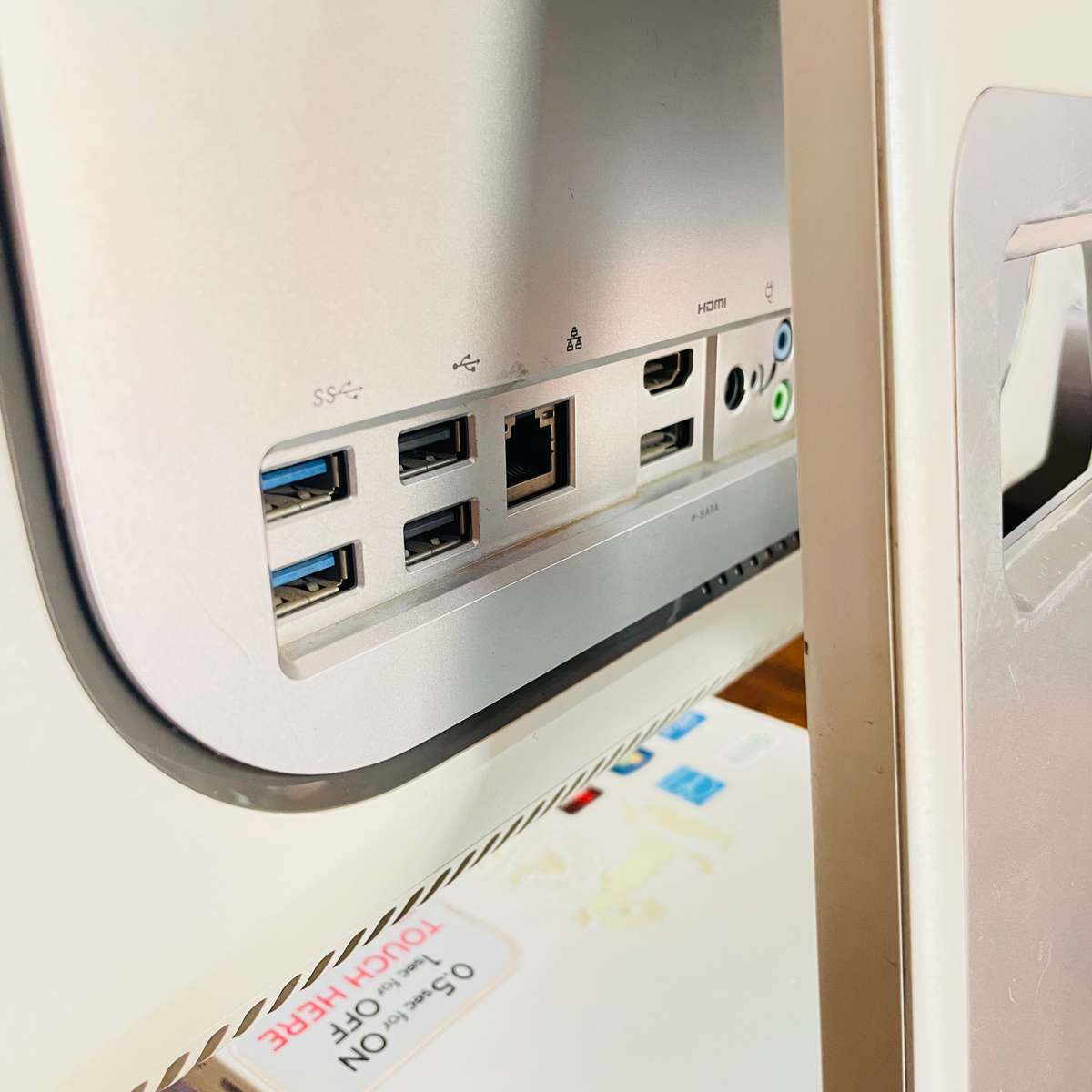 LG v30 i5 2.4 GHZ 4 Gig RAM , 500 Gig HDD, all in one 24 touchscreen PC_ (( Read Description))