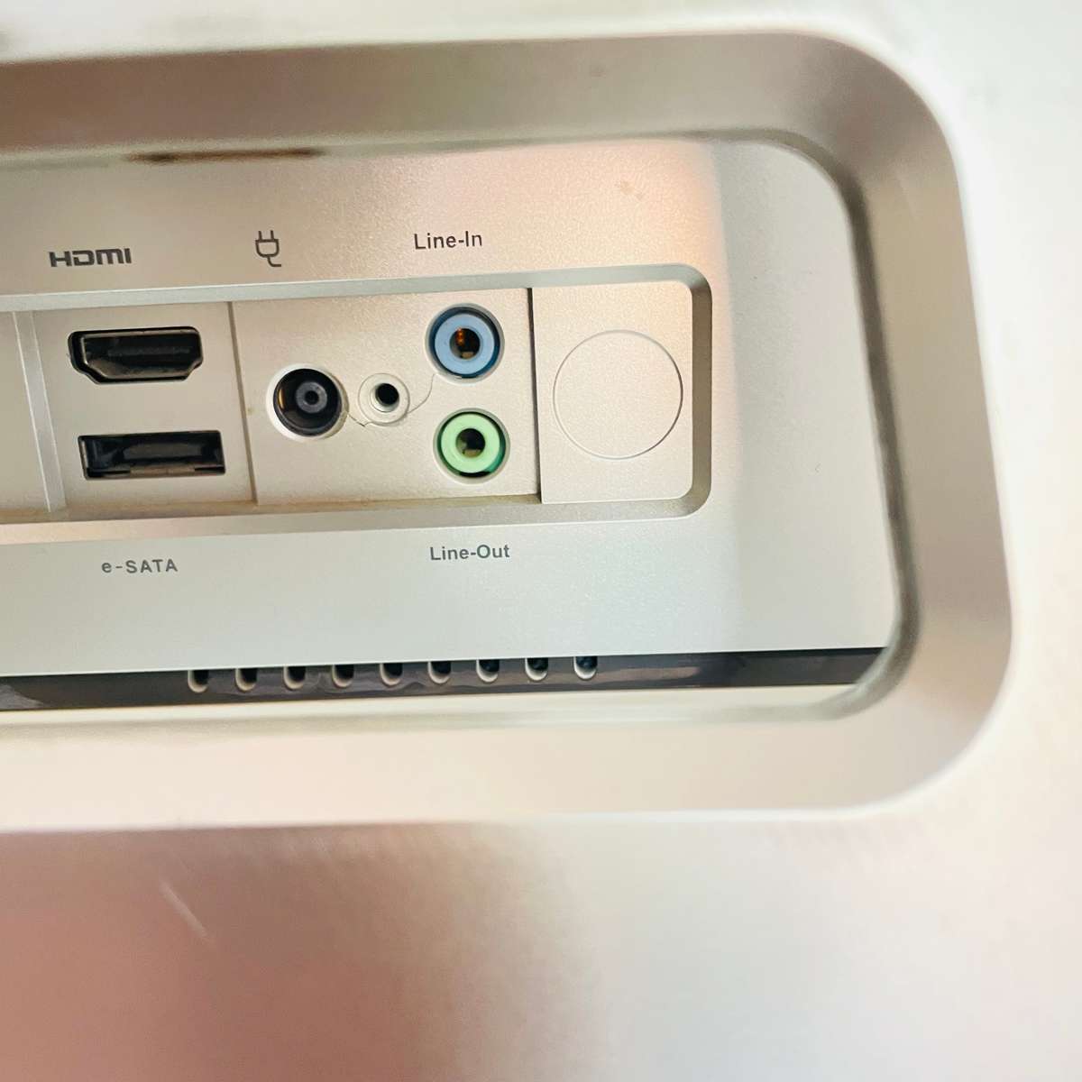 LG v30 i5 2.4 GHZ 4 Gig RAM , 500 Gig HDD, all in one 24 touchscreen PC_ (( Read Description))