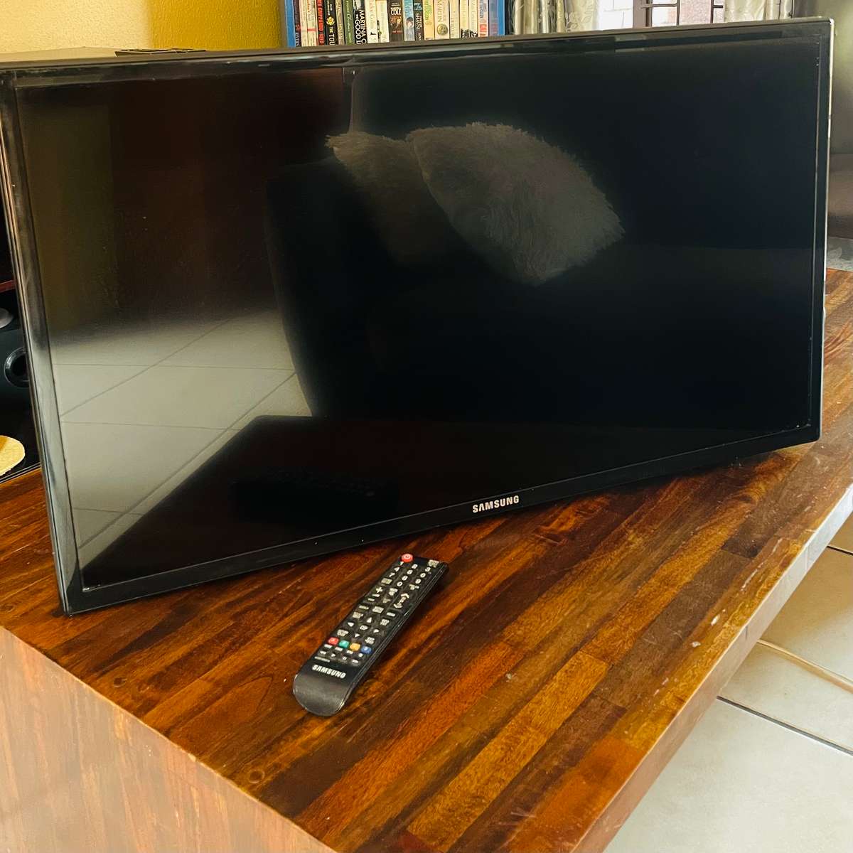 Samsung 32 tv (( Non Smart Tv ))
