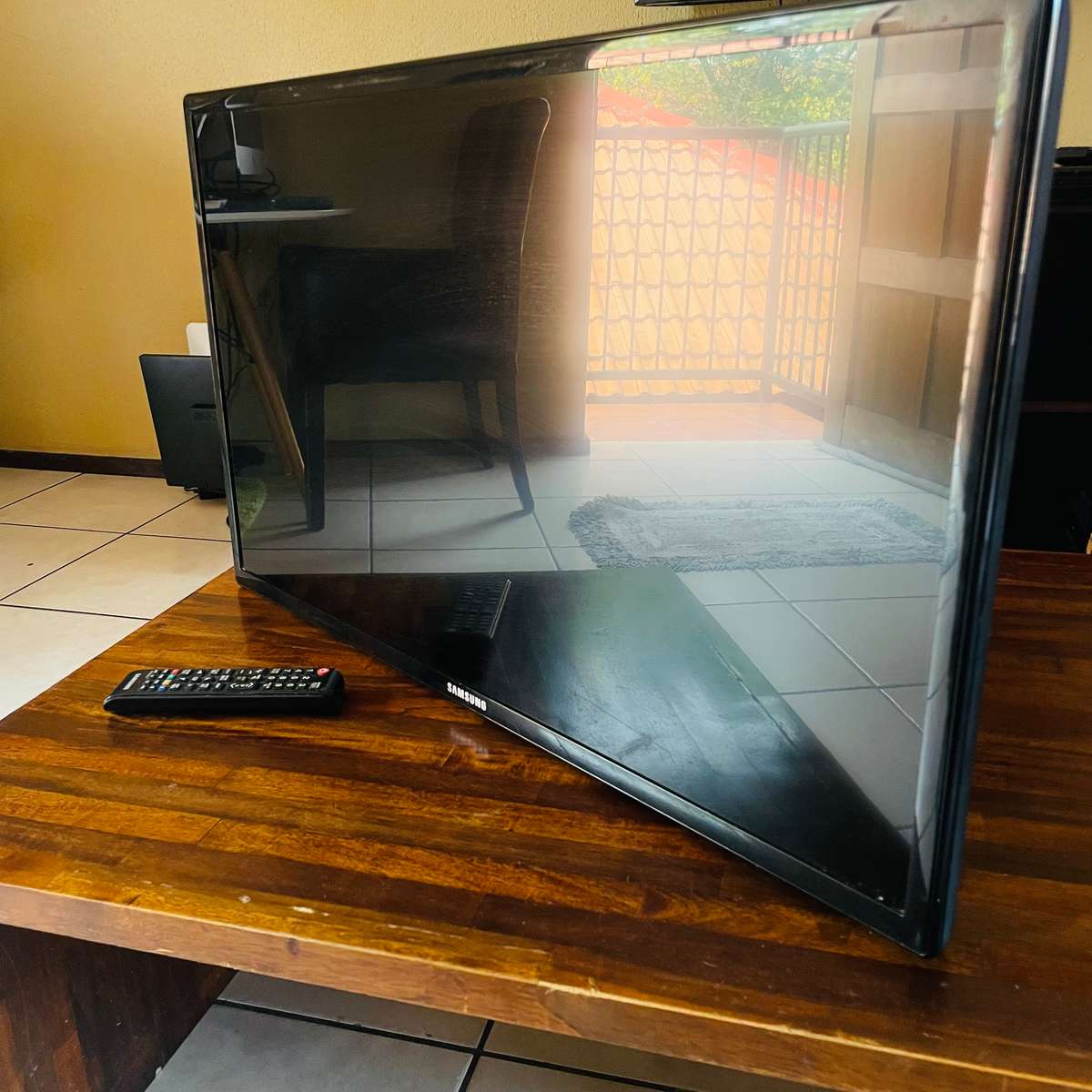 Samsung 32 tv (( Non Smart Tv ))