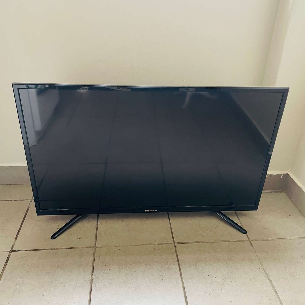 Hisense 42 inch plasma TV (( Non Smart TV ))