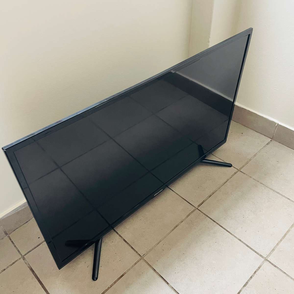 Hisense 42 inch plasma TV (( Non Smart TV ))