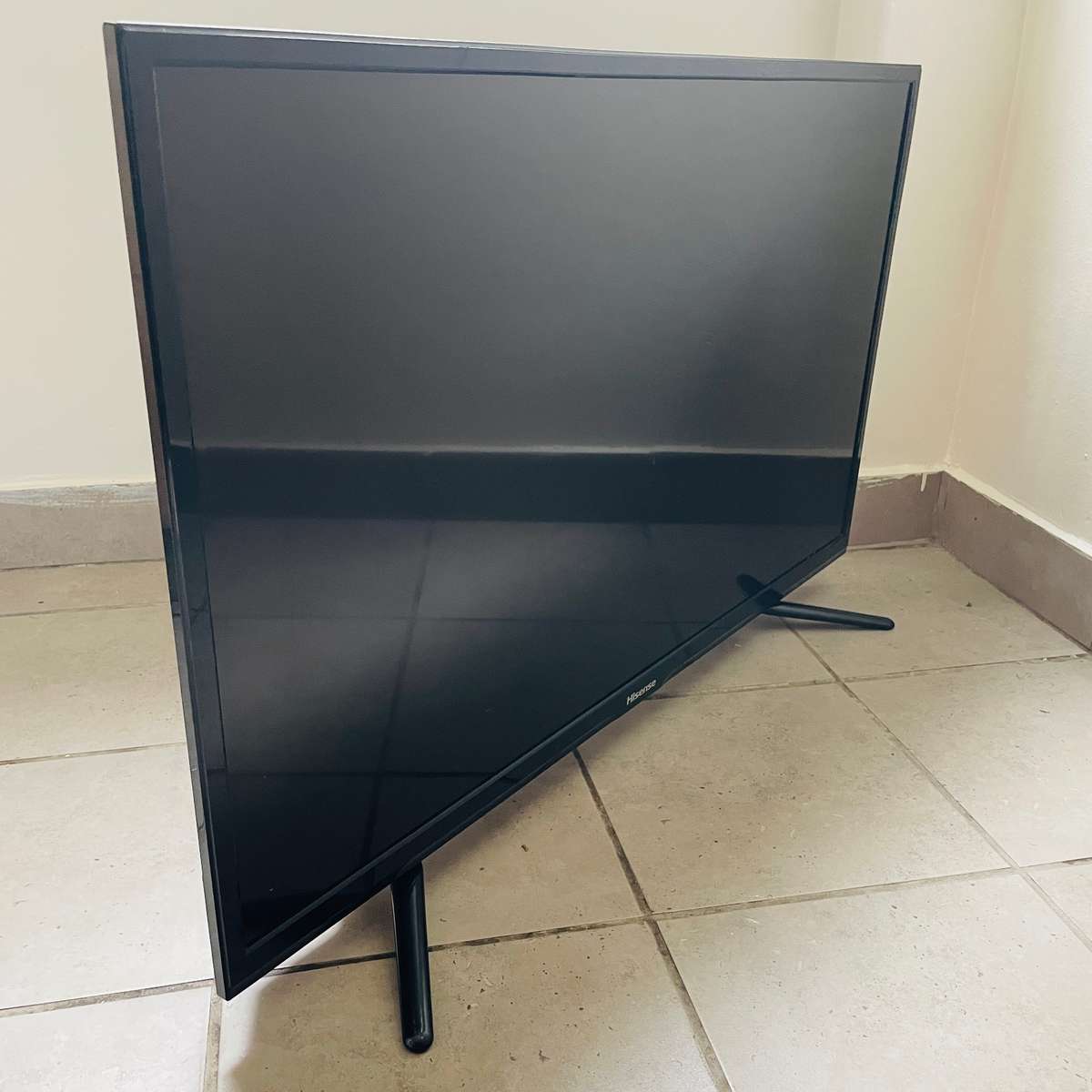 Hisense 42 inch plasma TV (( Non Smart TV ))