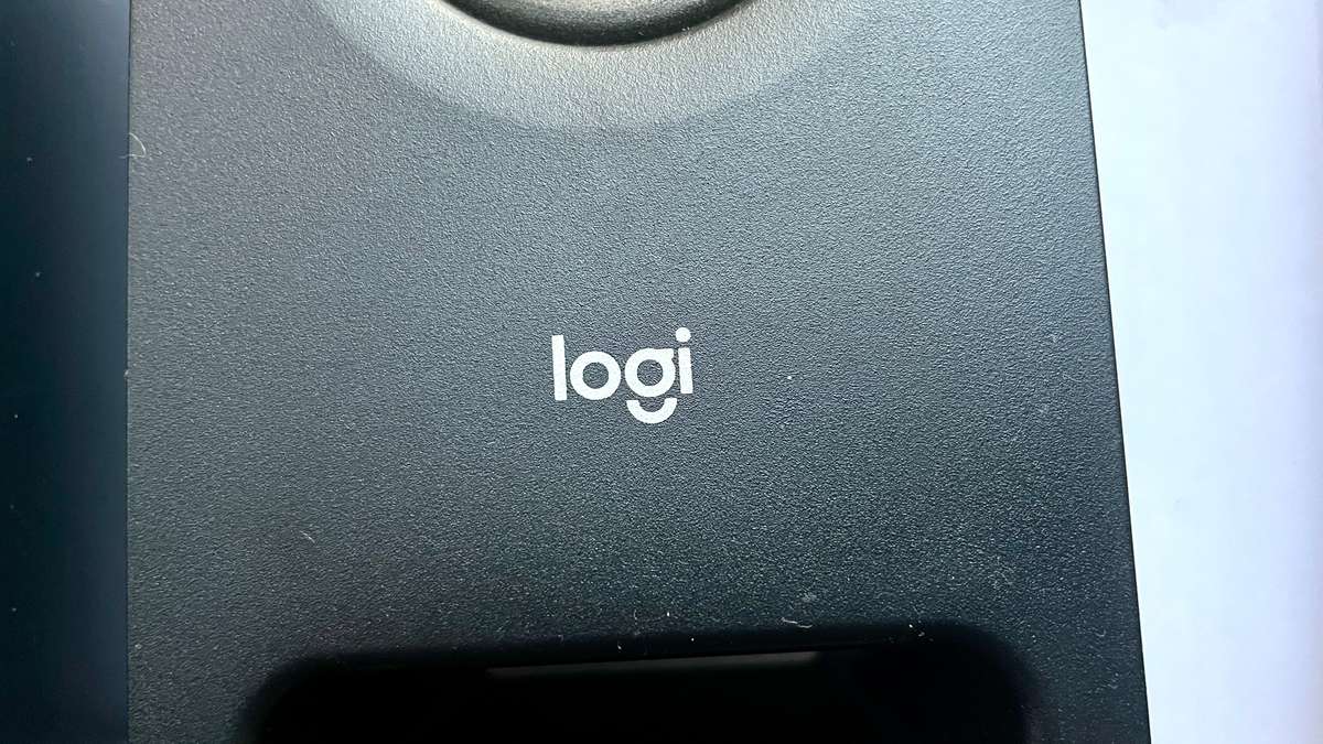 Logitech Z150 Compact Multimedia Stereo Speakers, Integrated Controls,6W ( Great condition )