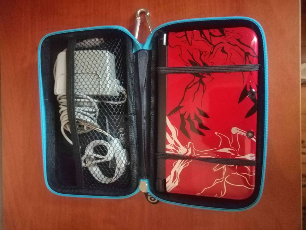 Nintendo Pokémon X & Y Limited Edition 3 DS XL (Red)