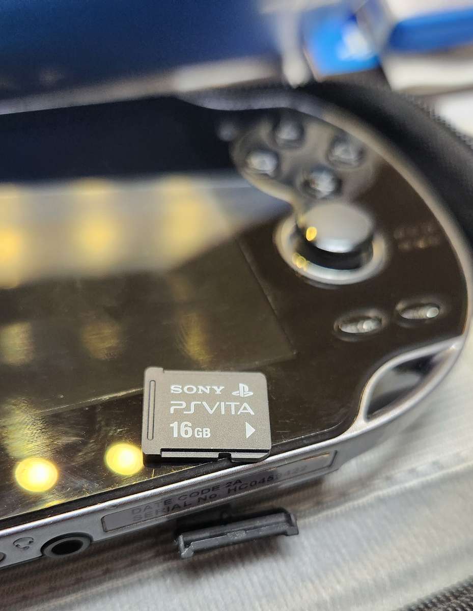 PlayStation Vita (PCH-1004) - FIFA 13 Bundle with Little Big Planet