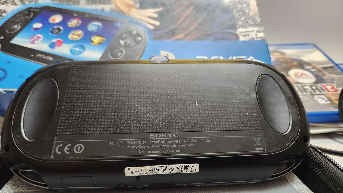 PlayStation Vita (PCH-1004) - FIFA 13 Bundle with Little Big Planet