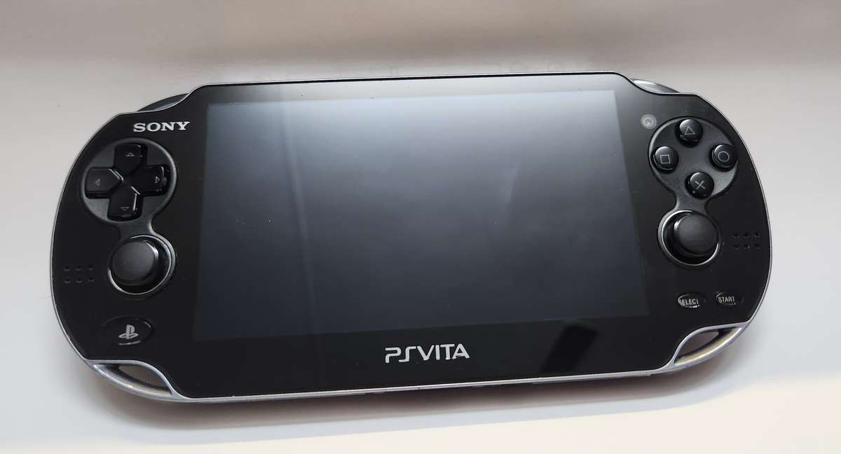 PlayStation Vita (PCH-1004) - FIFA 13 Bundle with Little Big Planet